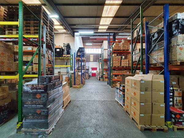 Das riesige Hochregallager für Silvesterfeuerwerk der Firma Beisel Pyrotechnik in Wiesloch