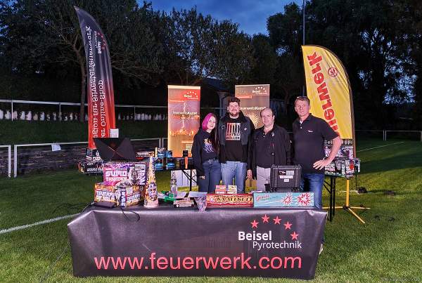 Die Moderatoren PyroExtrem, Rene Calmez und Geschäftsführer Thomas Fischer beim Vorschießen von Beisel Pyrotechnik am 25.09.2021