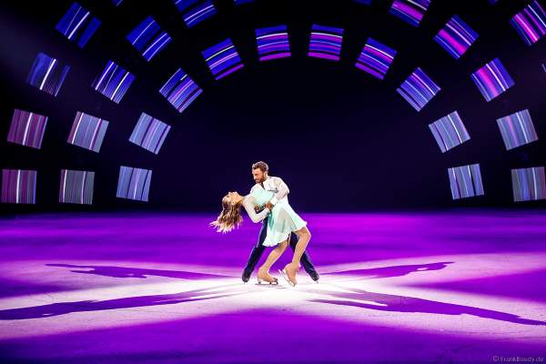 TV-Star Cheyenne Pahde und Eislauf- und Showstar Joti Polizoakis bei der Generalprobe der neuen Eisshow A NEW DAY von Holiday on Ice im Grefrather EisSport & EventPark am 16.11.2021