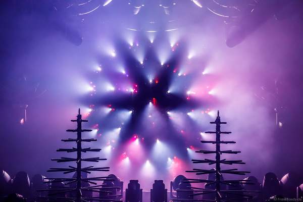 Lightshow der Firma AYRTON auf der Messe Prolight + Sound 2022 in Frankfurt