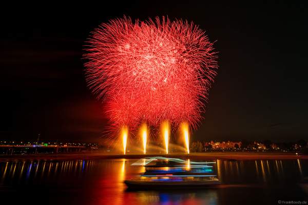 Japanisches Feuerwerk beim Japan-Tag in Düsseldorf