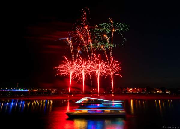 Japanisches Hanabi Feuerwerk beim Japan-Tag in Düsseldorf