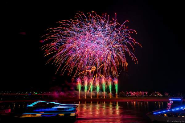 Japanisches Feuerwerk beim Japan-Tag in Düsseldorf