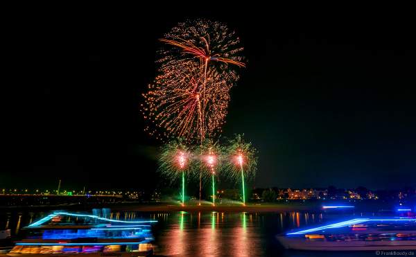 Japanisches Hanabi Feuerwerk beim Japan-Tag in Düsseldorf