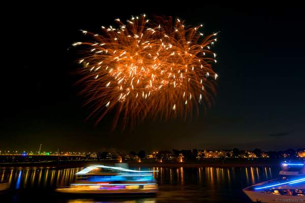 Japanisches Feuerwerk beim Japan-Tag in Düsseldorf