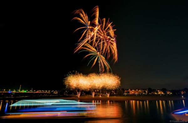 Japanisches Hanabi Feuerwerk beim Japan-Tag in Düsseldorf