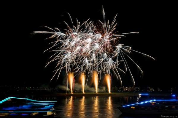 Japanisches Feuerwerk beim Japan-Tag in Düsseldorf