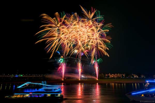 Japanisches Hanabi Feuerwerk beim Japan-Tag in Düsseldorf