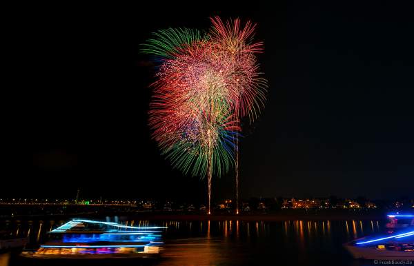 Japanisches Hanabi Feuerwerk beim Japan-Tag in Düsseldorf
