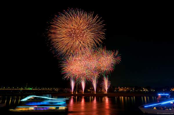 Japanisches Hanabi Feuerwerk beim Japan-Tag in Düsseldorf