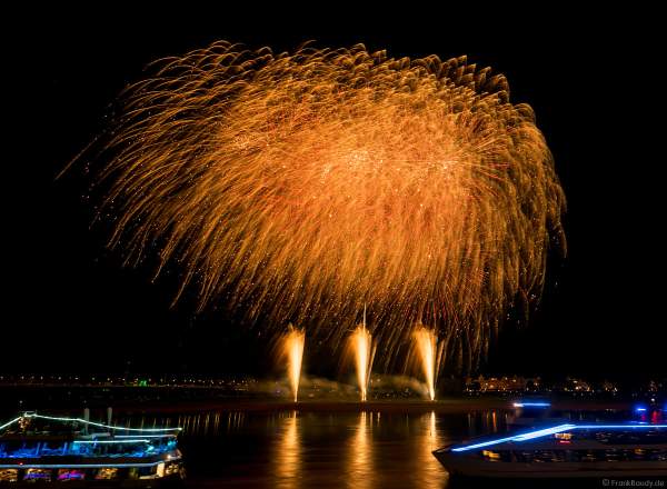 Japanisches Hanabi Feuerwerk beim Japan-Tag in Düsseldorf