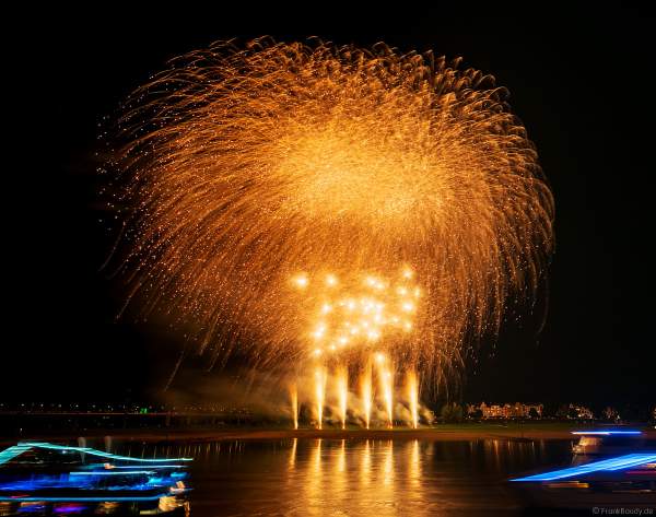 Japanisches Hanabi Feuerwerk beim Japan-Tag in Düsseldorf