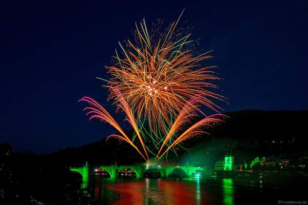Heidelberger Schlossbeleuchtung 2022 mit Feuerwerk auf der Alten Brücke