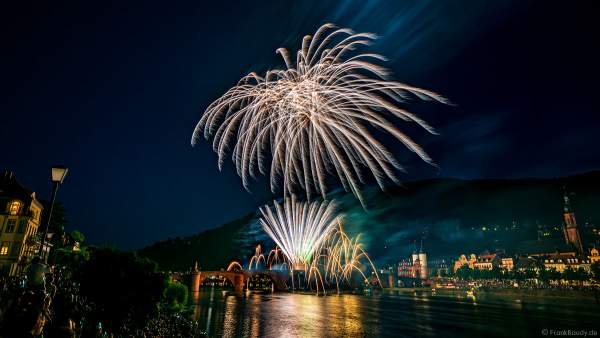 Heidelberger Schlossbeleuchtung 2022 mit Feuerwerk auf der Alten Brücke