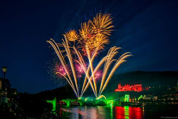 Heidelberger Schlossbeleuchtung 2022 mit Feuerwerk auf der Alten Brücke