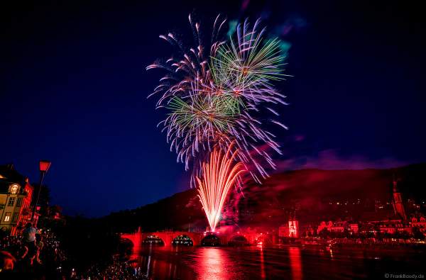 Heidelberger Schlossbeleuchtung 2022 mit Feuerwerk auf der Alten Brücke