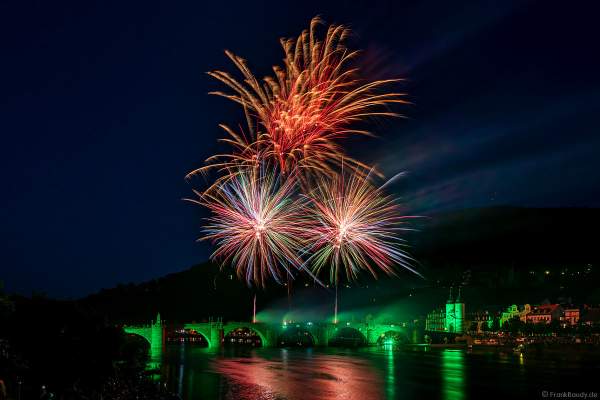 Heidelberger Schlossbeleuchtung 2022 mit Feuerwerk auf der Alten Brücke