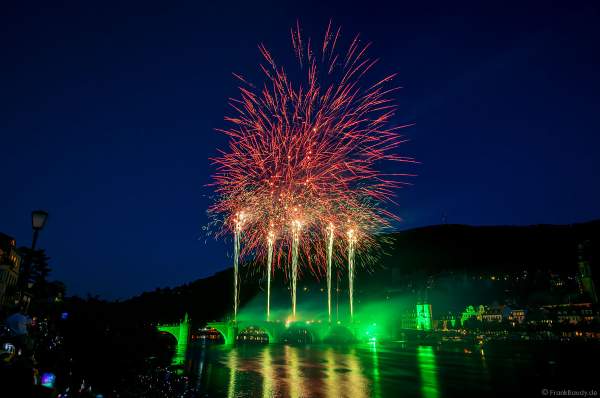 Heidelberger Schlossbeleuchtung 2022 mit Feuerwerk auf der Alten Brücke