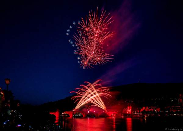 Heidelberger Schlossbeleuchtung 2022 mit Feuerwerk auf der Alten Brücke
