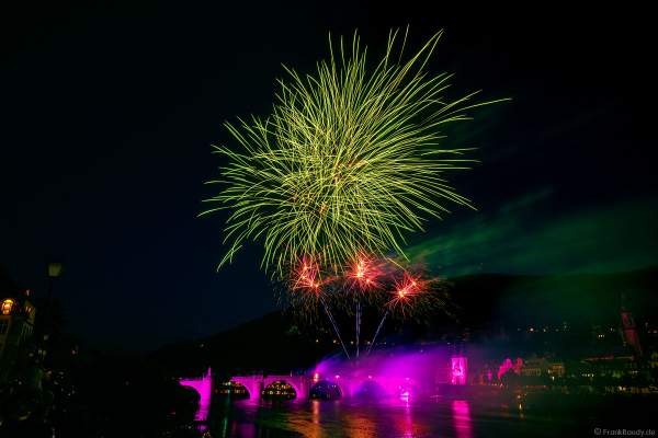 Heidelberger Schlossbeleuchtung 2022 mit Feuerwerk auf der Alten Brücke