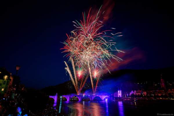 Heidelberger Schlossbeleuchtung 2022 mit Feuerwerk auf der Alten Brücke