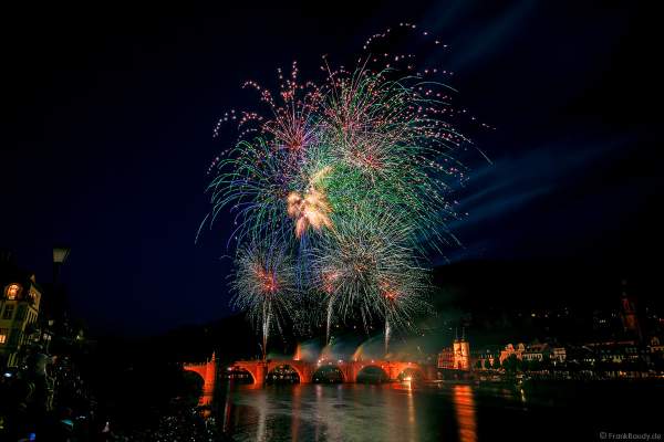 Heidelberger Schlossbeleuchtung 2022 mit Feuerwerk auf der Alten Brücke