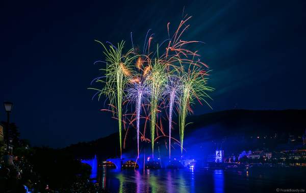 Heidelberger Schlossbeleuchtung 2022 mit Feuerwerk auf der Alten Brücke