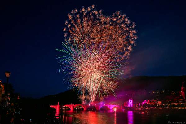 Heidelberger Schlossbeleuchtung 2022 mit Feuerwerk auf der Alten Brücke