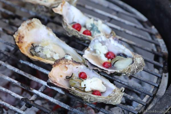 Austern für Einsteiger gegrillt von Fanø Oyster King - Jesper Danneberg beim Midsommar Havn-Fest im Europa-Park