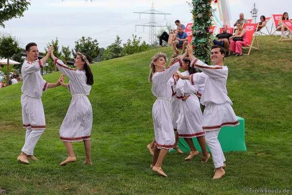 Tanzvorführung beim Midsommar Havn-Fest im Europa-Park