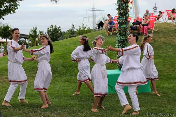 Tanzvorführung beim Midsommar Havn-Fest im Europa-Park