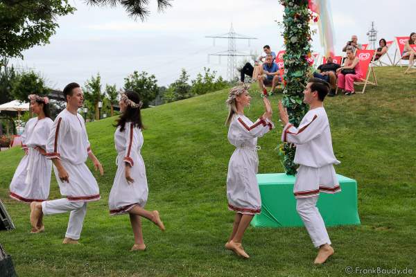 Tanzvorführung beim Midsommar Havn-Fest im Europa-Park