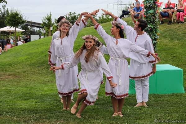 Tanzvorführung beim Midsommar Havn-Fest im Europa-Park