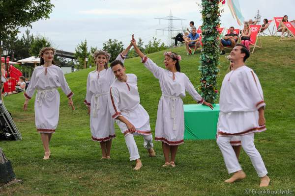 Tanzvorführung beim Midsommar Havn-Fest im Europa-Park