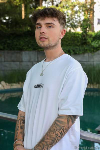 Mike Singer - Backstage bei der Internet Casting Show "ShowYourTalent" mit Knossi im Europa-Park