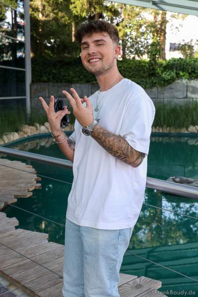 Mike Singer - Backstage bei der Internet Casting Show "ShowYourTalent" mit Knossi im Europa-Park