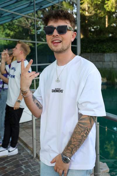 Mike Singer - Backstage bei der Internet Casting Show "ShowYourTalent" mit Knossi im Europa-Park