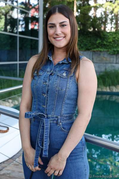 Lia Mitrou, Freundin von Knossi - Jens Knossalla - Backstage bei der Internet Casting Show "ShowYourTalent" im Europa-Park