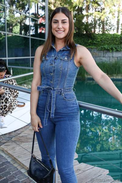 Lia Mitrou, Freundin von Knossi - Jens Knossalla - Backstage bei der Internet Casting Show "ShowYourTalent" im Europa-Park