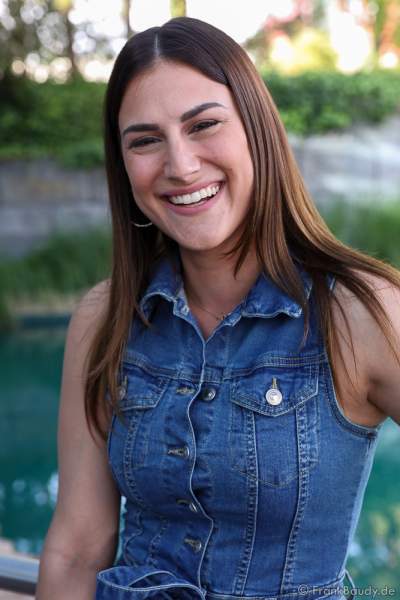 Lia Mitrou, Freundin von Knossi - Jens Knossalla - Backstage bei der Internet Casting Show "ShowYourTalent" im Europa-Park