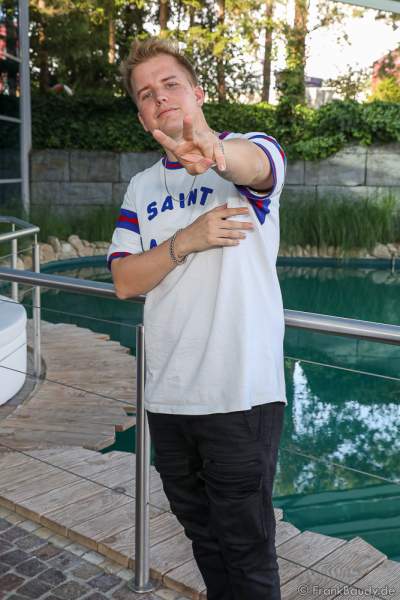 Kayef - Kai Fichtner - Backstage bei der Internet Casting Show "ShowYourTalent" mit Knossi im Europa-Park