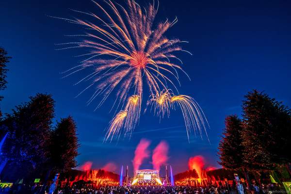 Feuerwerk bei Schloss in Flammen 2022 in Schwetzingen beim Mannheimer Sommer