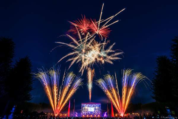 Feuerwerk bei Schloss in Flammen 2022 in Schwetzingen beim Mannheimer Sommer