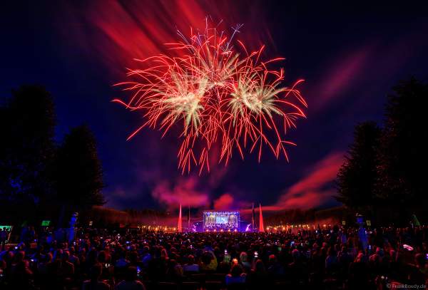Feuerwerk bei Schloss in Flammen 2022 in Schwetzingen beim Mannheimer Sommer