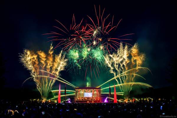 Feuerwerk bei Schloss in Flammen 2022 in Schwetzingen beim Mannheimer Sommer