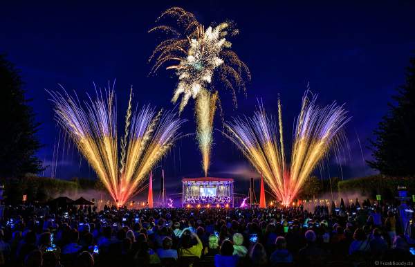 Feuerwerk bei Schloss in Flammen 2022 in Schwetzingen beim Mannheimer Sommer