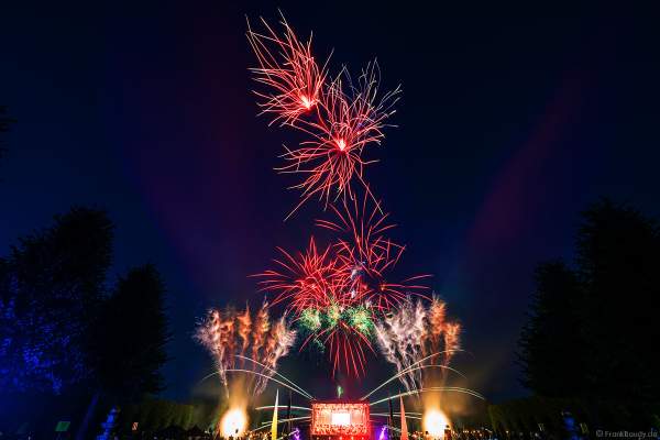 Feuerwerk bei Schloss in Flammen 2022 in Schwetzingen beim Mannheimer Sommer