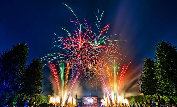 Feuerwerk bei Schloss in Flammen 2022 in Schwetzingen beim Mannheimer Sommer