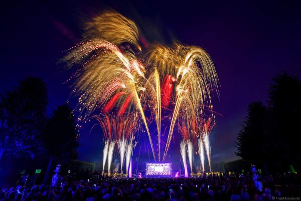 Feuerwerk bei Schloss in Flammen 2022 in Schwetzingen beim Mannheimer Sommer