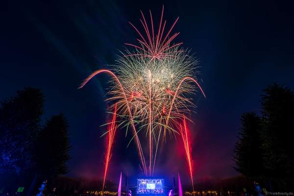 Feuerwerk bei Schloss in Flammen 2022 in Schwetzingen beim Mannheimer Sommer